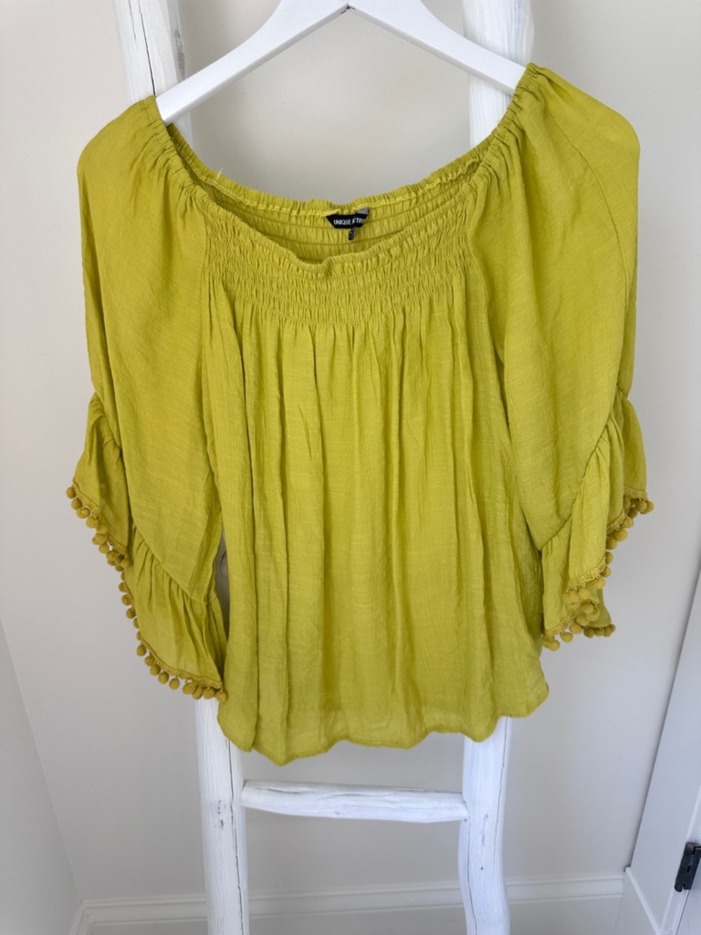 Unique Spectrum Lime Green Off-Shoulder Peasant Boho Blouse Size Large